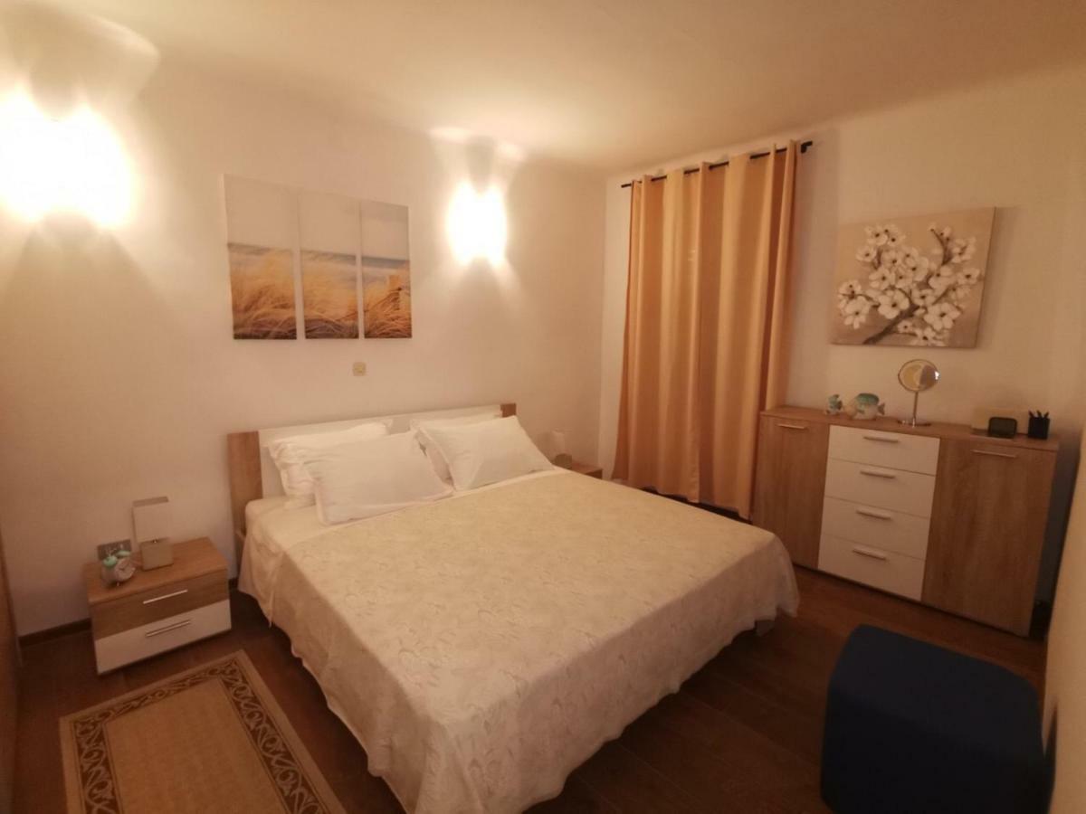 A Charming One-Bedroom Apartment In The Heart Of 'Rovinj' Екстер'єр фото